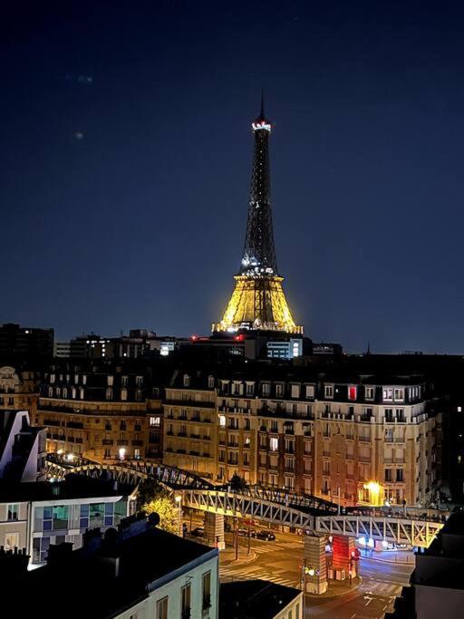 Tour Eiffel - Vue Imprenable Au-dessus Des Toits, Balcon * Paris