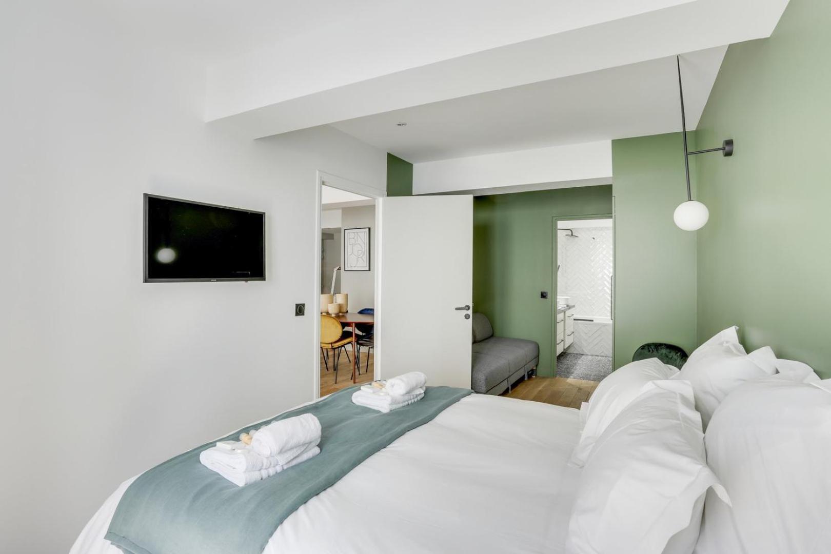 Apartment 169 W - Elegant A