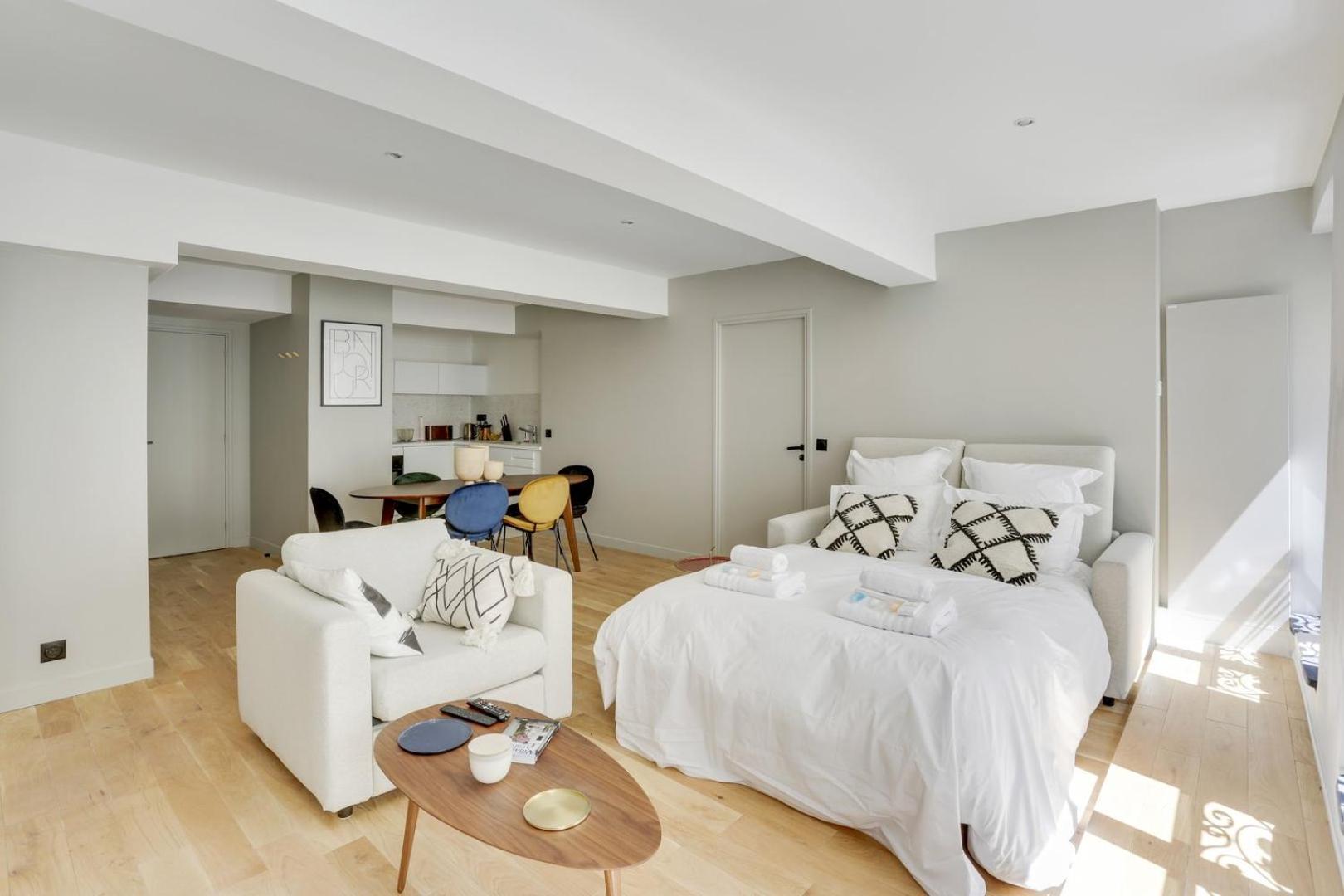 Apartment 169 W - Elegant A *