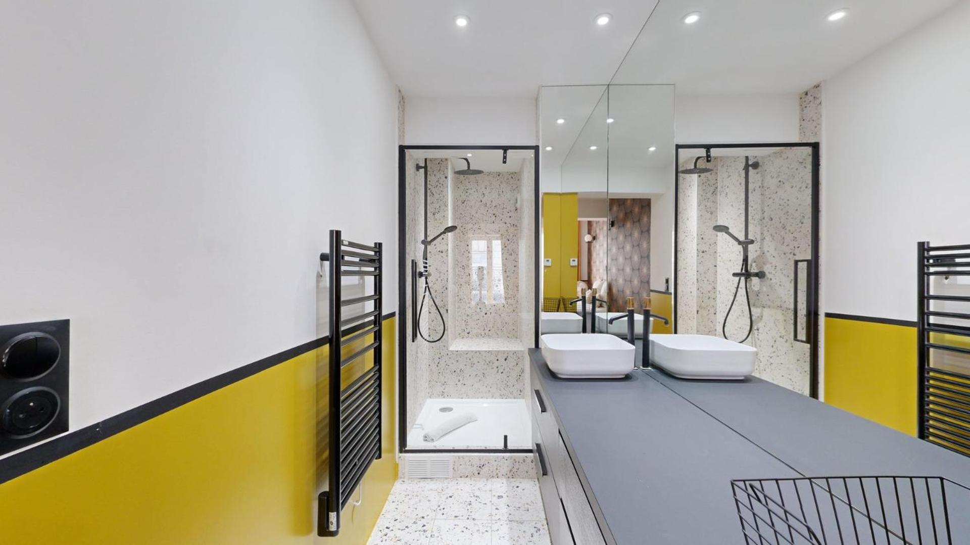 Apartment 169 W - Elegant A *