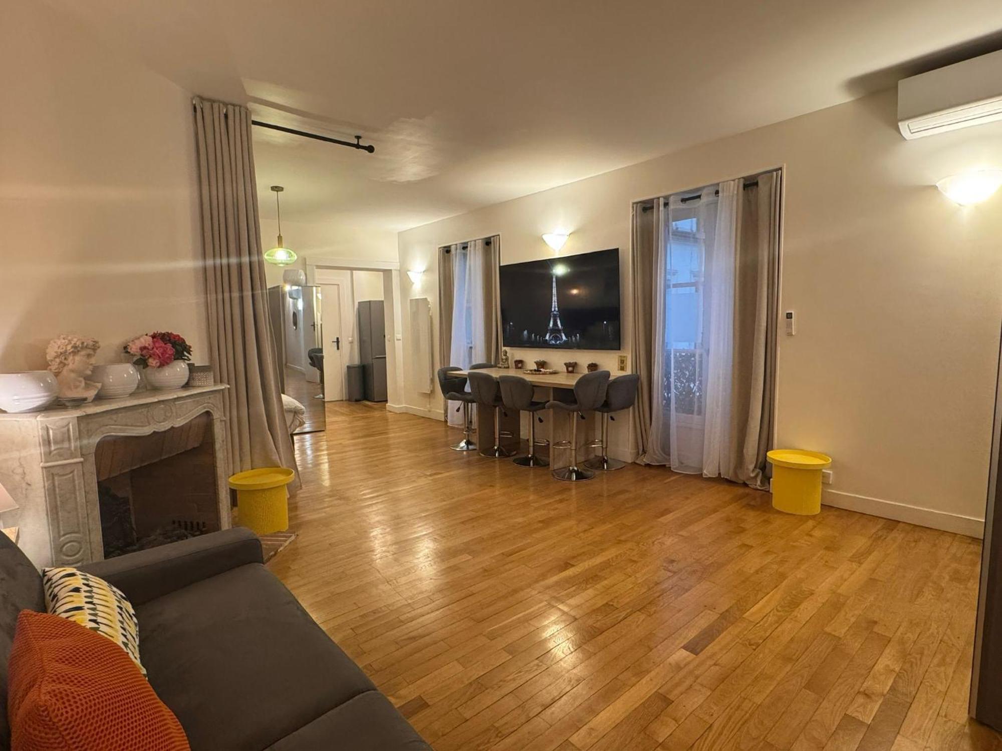Apartment Marais, Sainte-croix Bretonnerie - 6 Places Paris