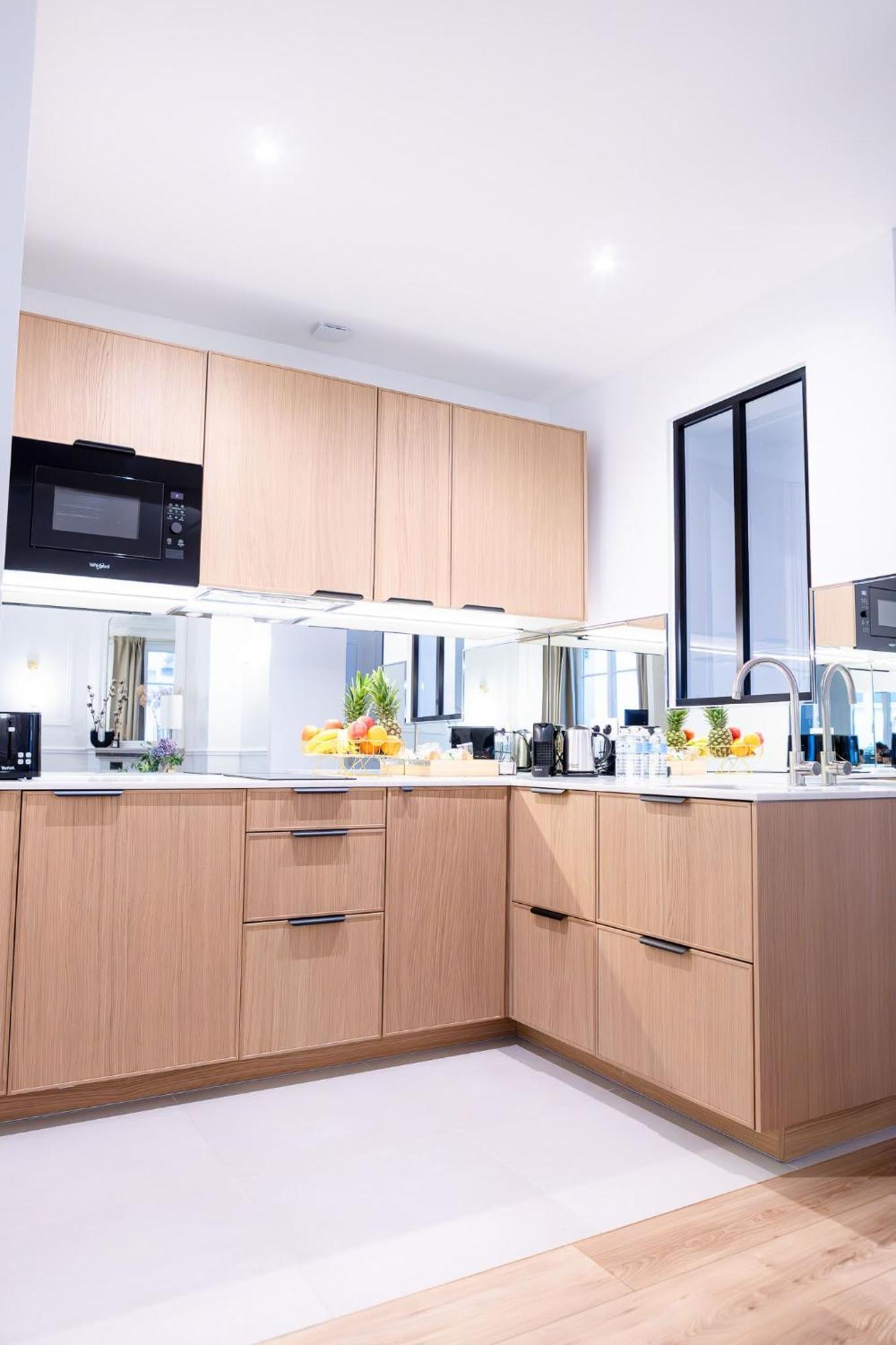 Entire Paris, 3rd Floor With Elevator Apartment