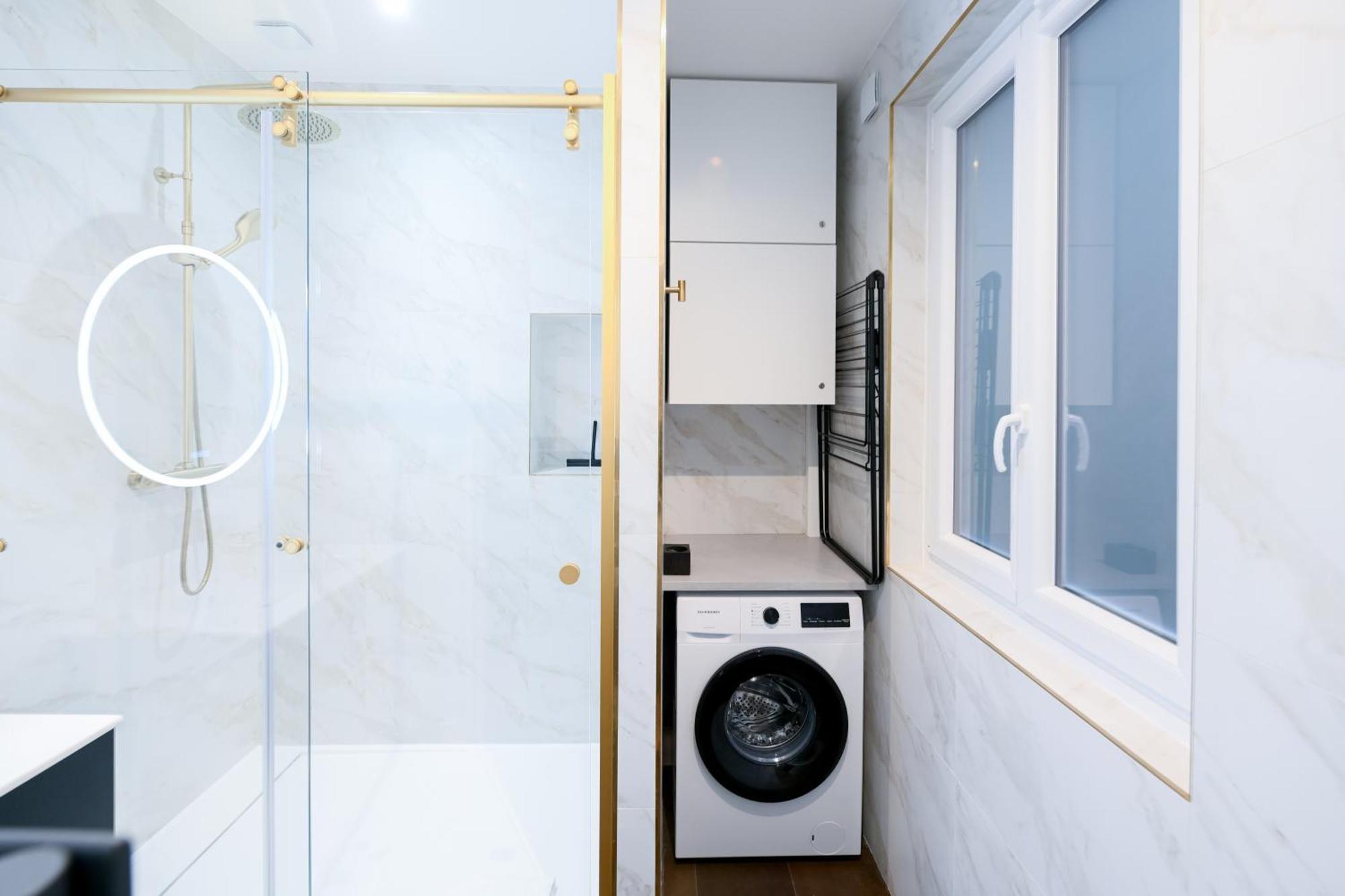 Entire Paris, 3rd Floor With Elevator Apartment *