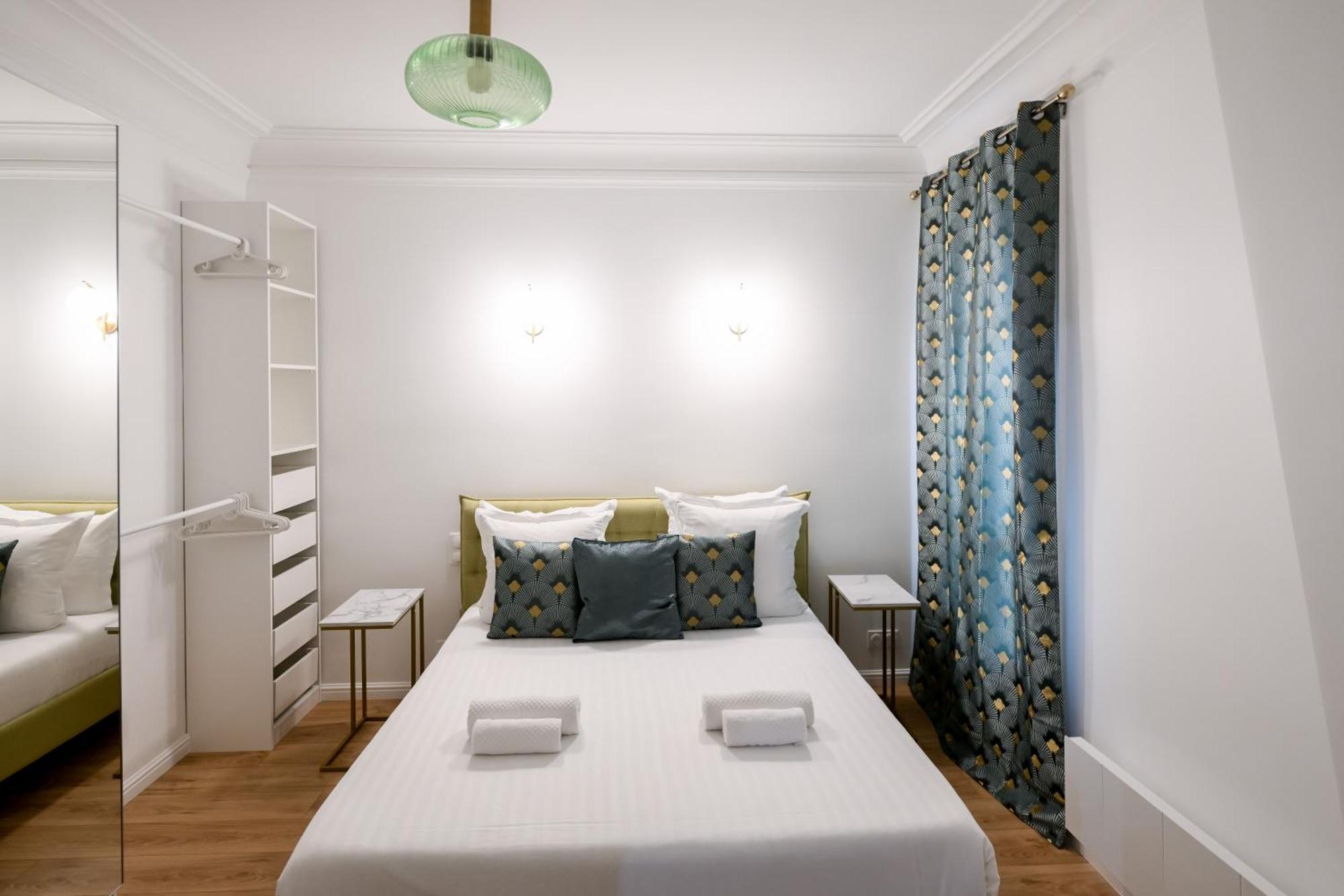 Entire Paris, 3rd Floor With Elevator Apartment