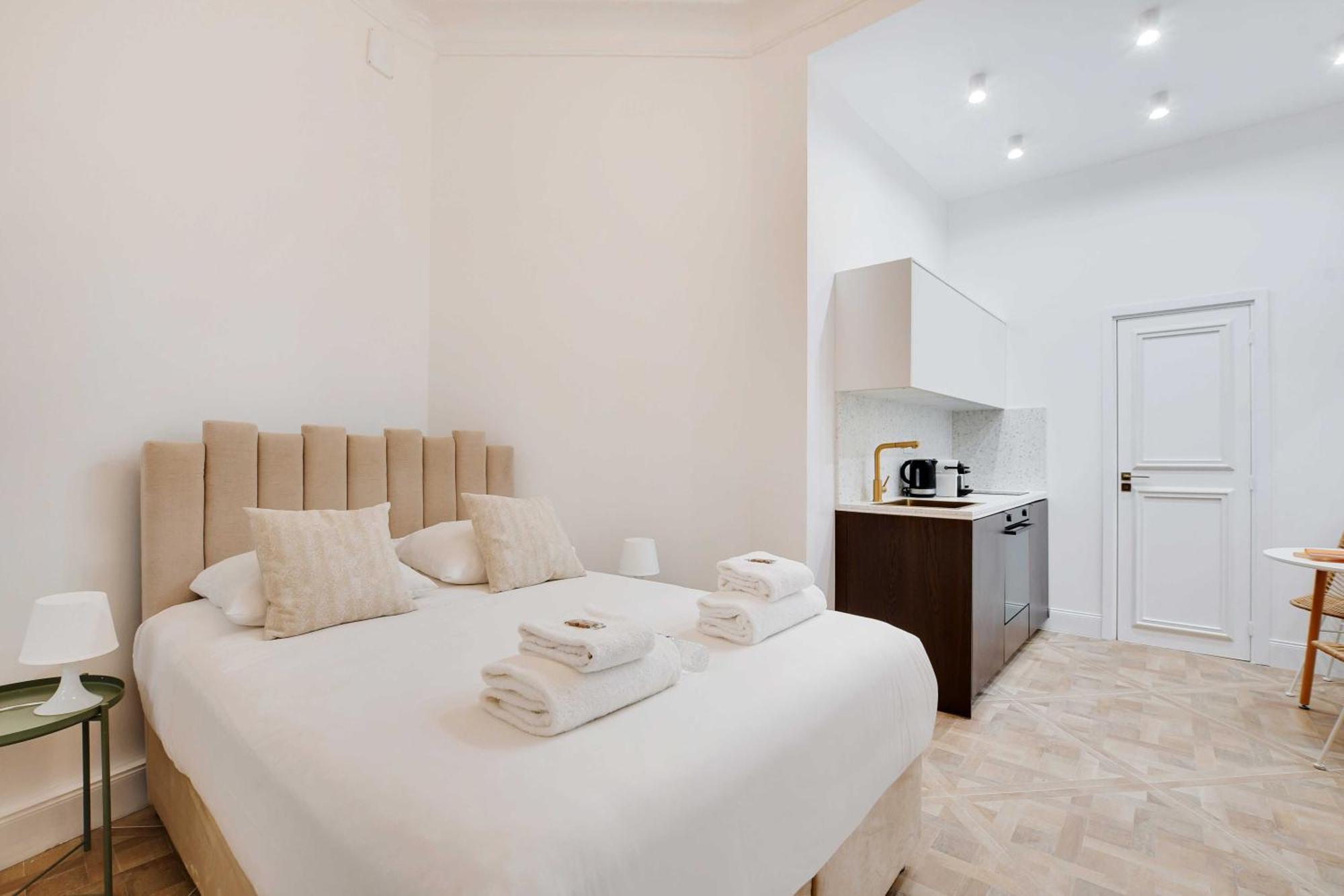 Charming Studio - 2p - Eiffel Tower Apartment Paris