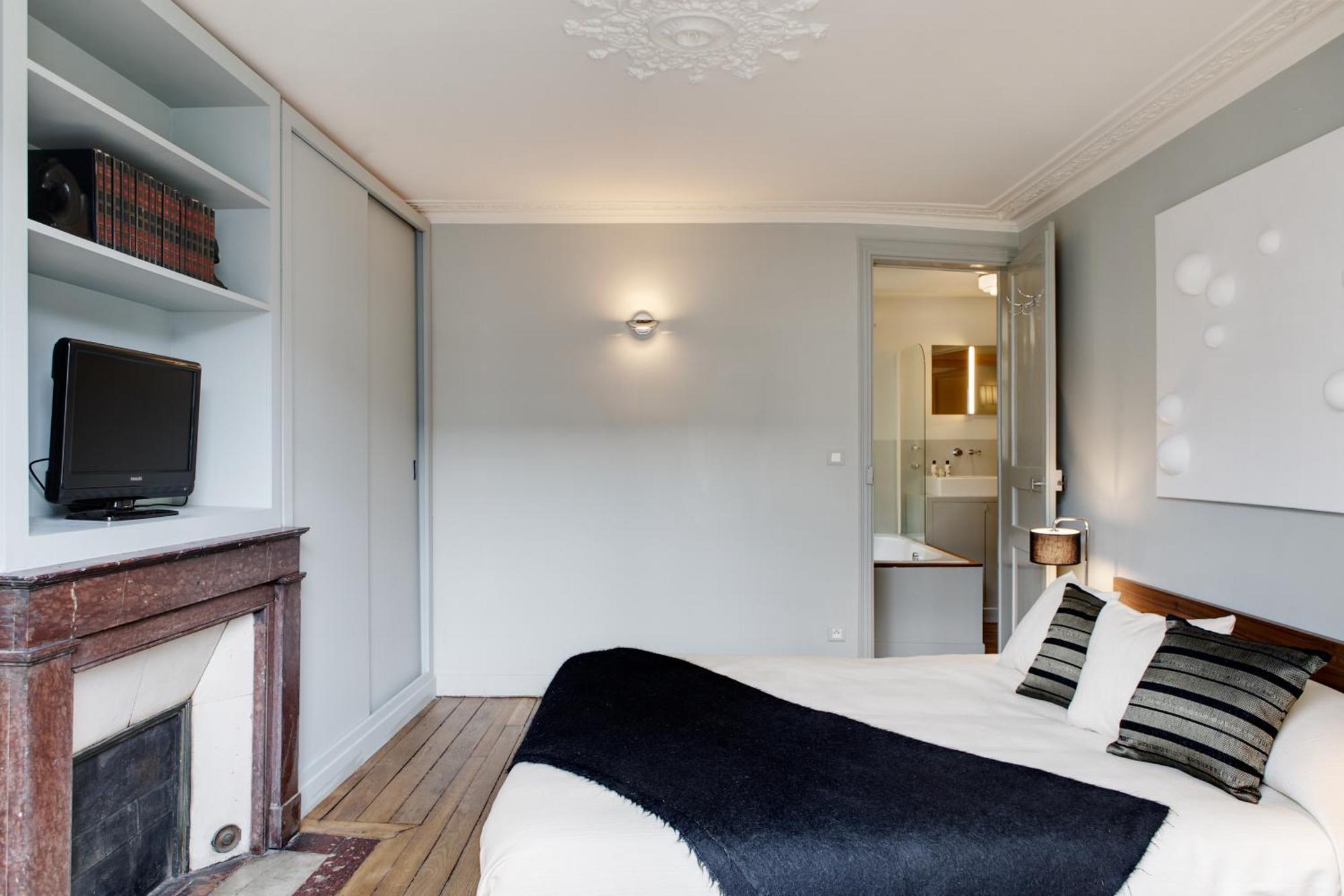 Louvre Design Apartment *