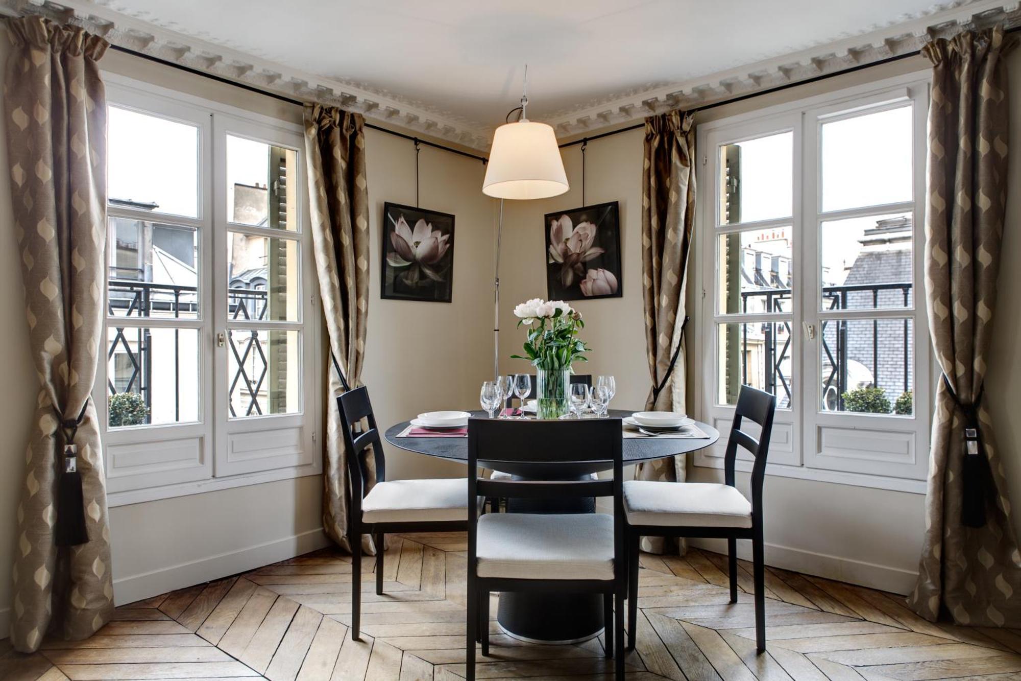 Louvre Design Apartment *