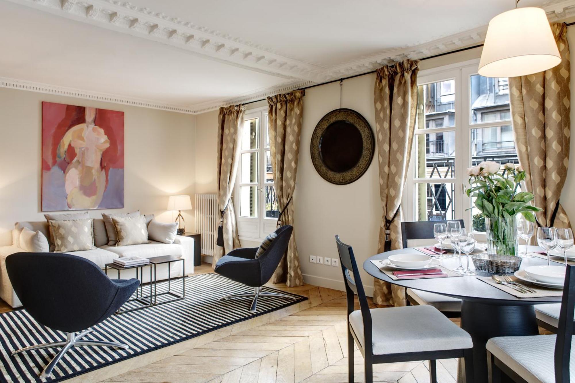 Louvre Design Apartment
