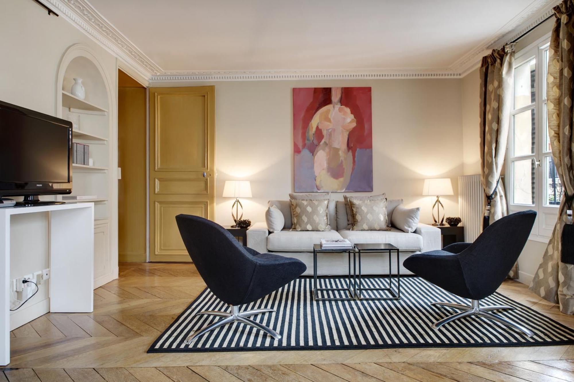 Louvre Design Apartment *