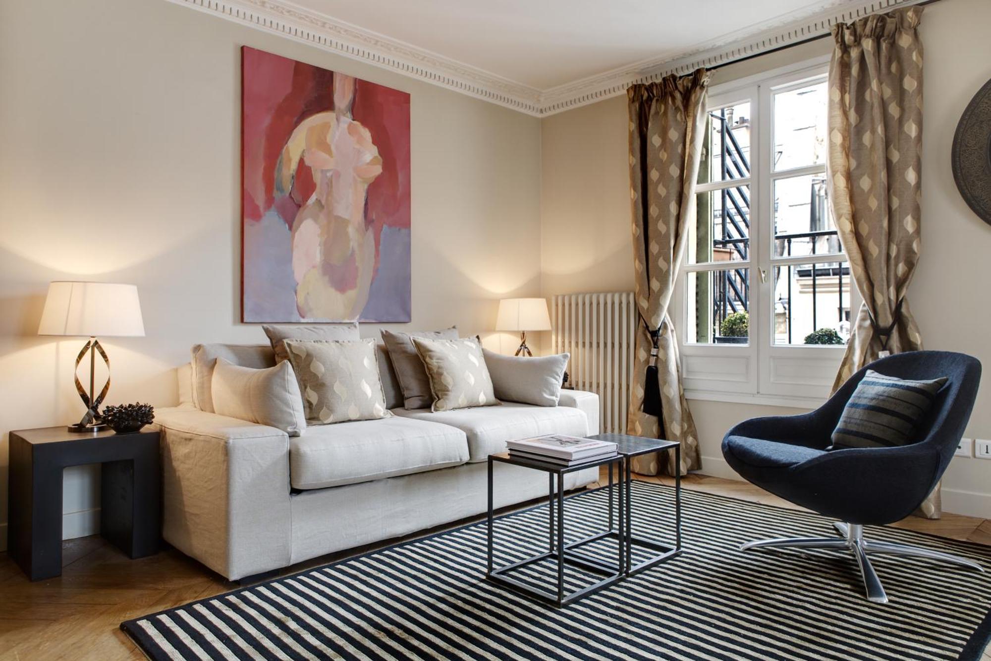 Apartment Louvre Design *
