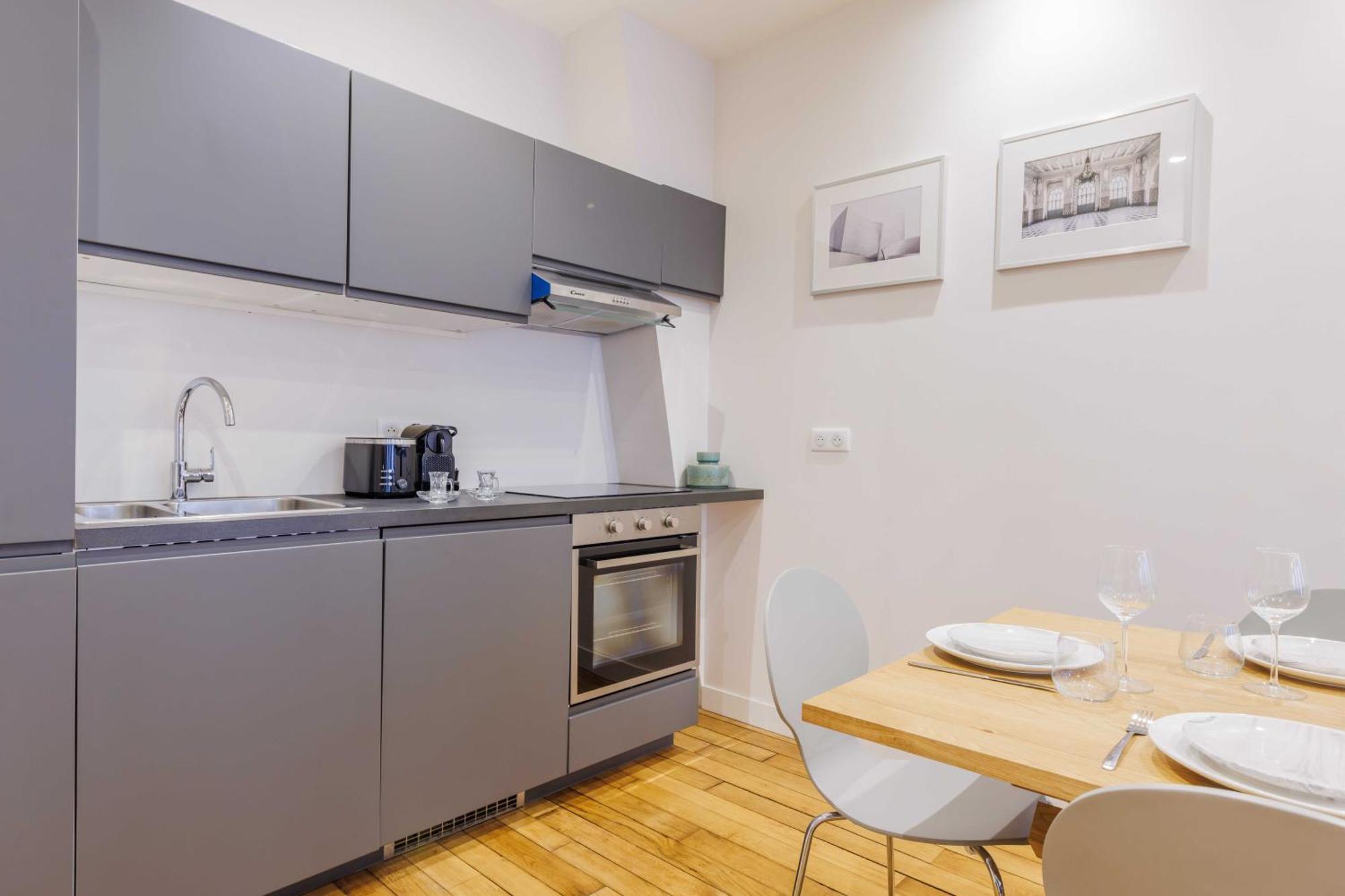Modern - 2br-5p - Bastille Apartment