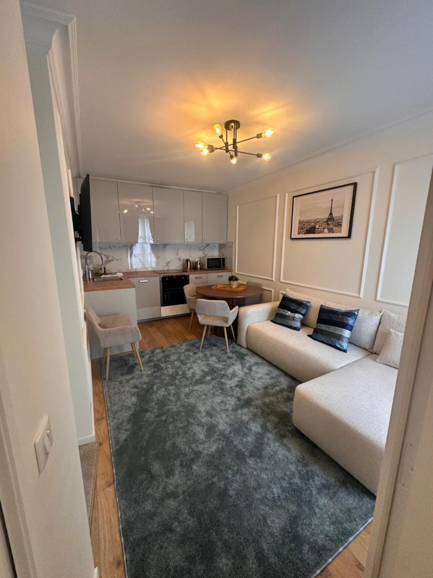 Cozy & Luxury In Heart Of Marais