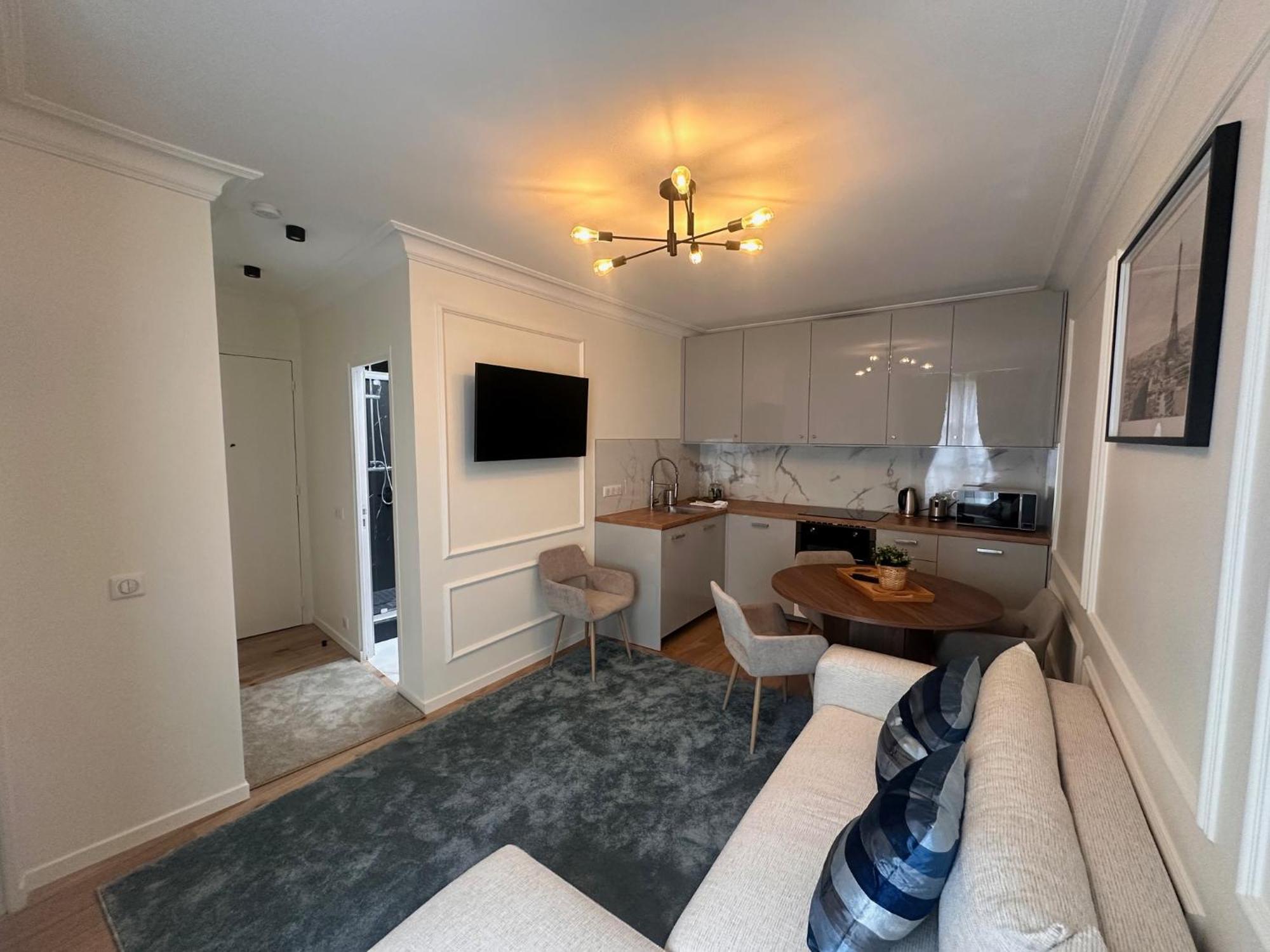 Cozy & Luxury In Heart Of Marais Apartment