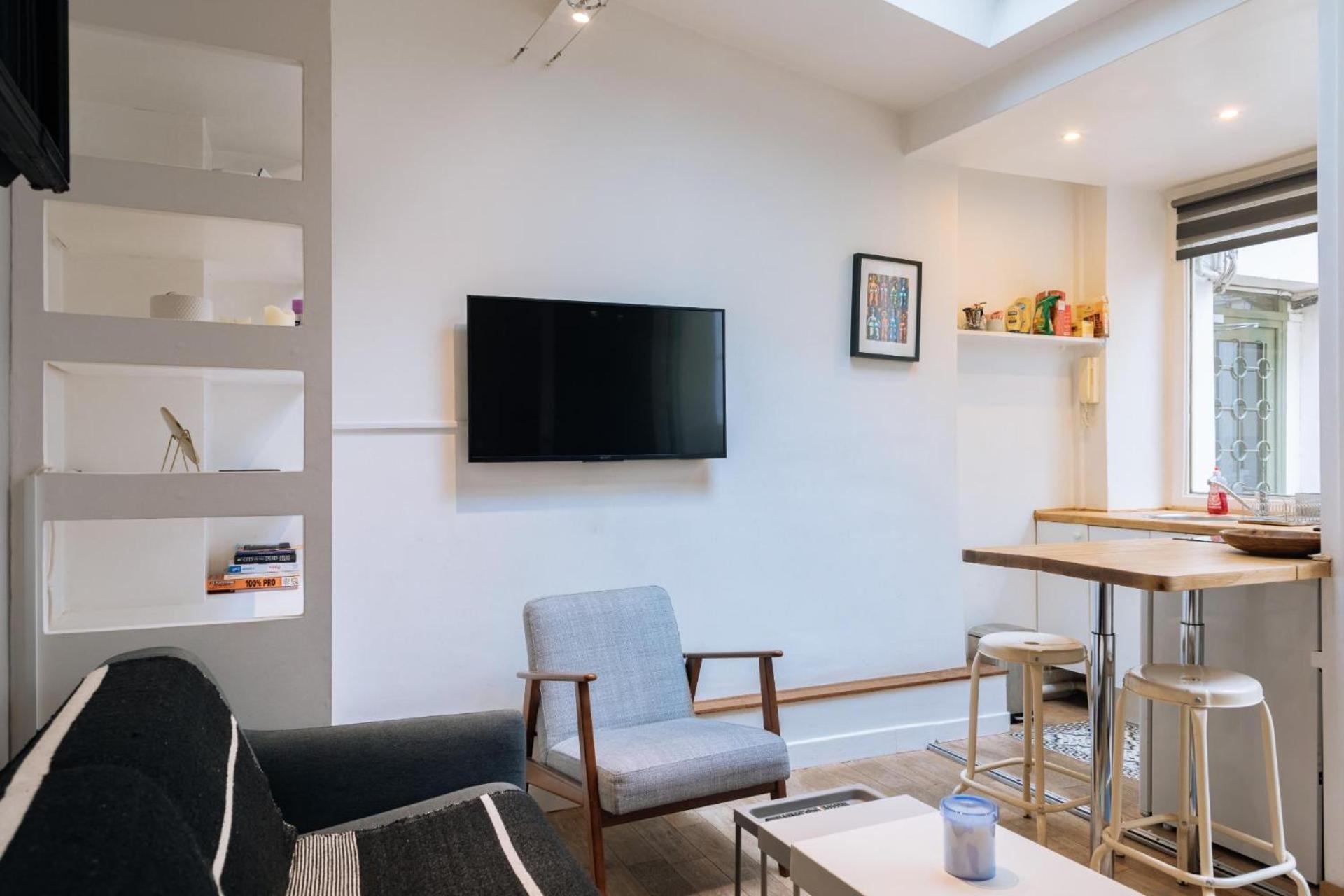 Modern 1 Bedroom Near Eiffel Tower Apartment