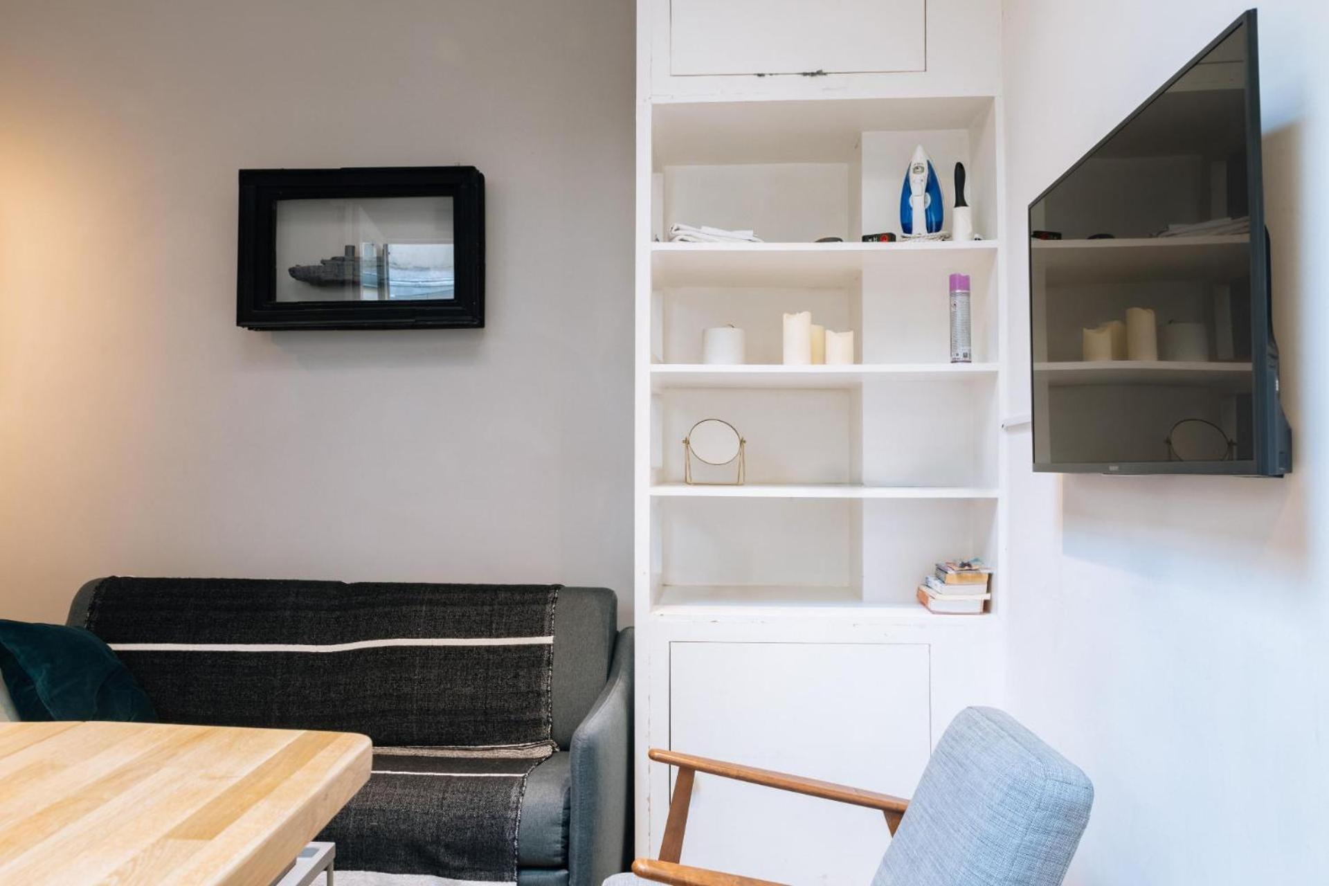 Modern 1 Bedroom Near Eiffel Tower Apartment *