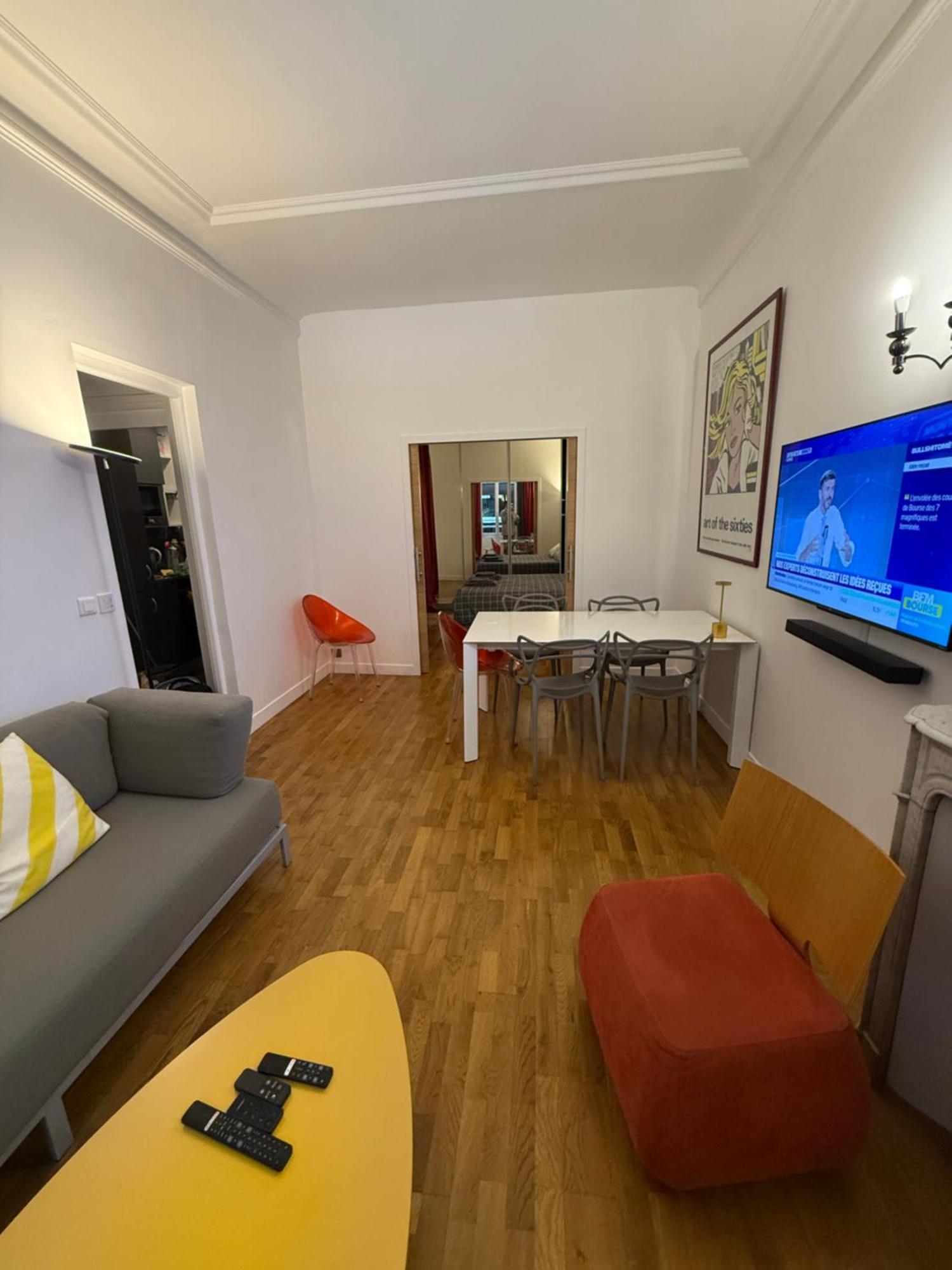 2 Bedroom With Spacious Terrace Minutes From Champs Elysees