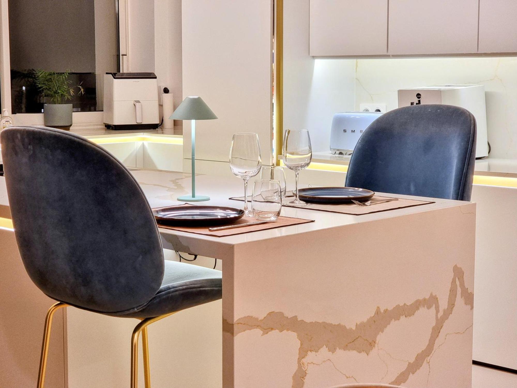 Luxury Flat With Balcony Near Arc De Triomphe *