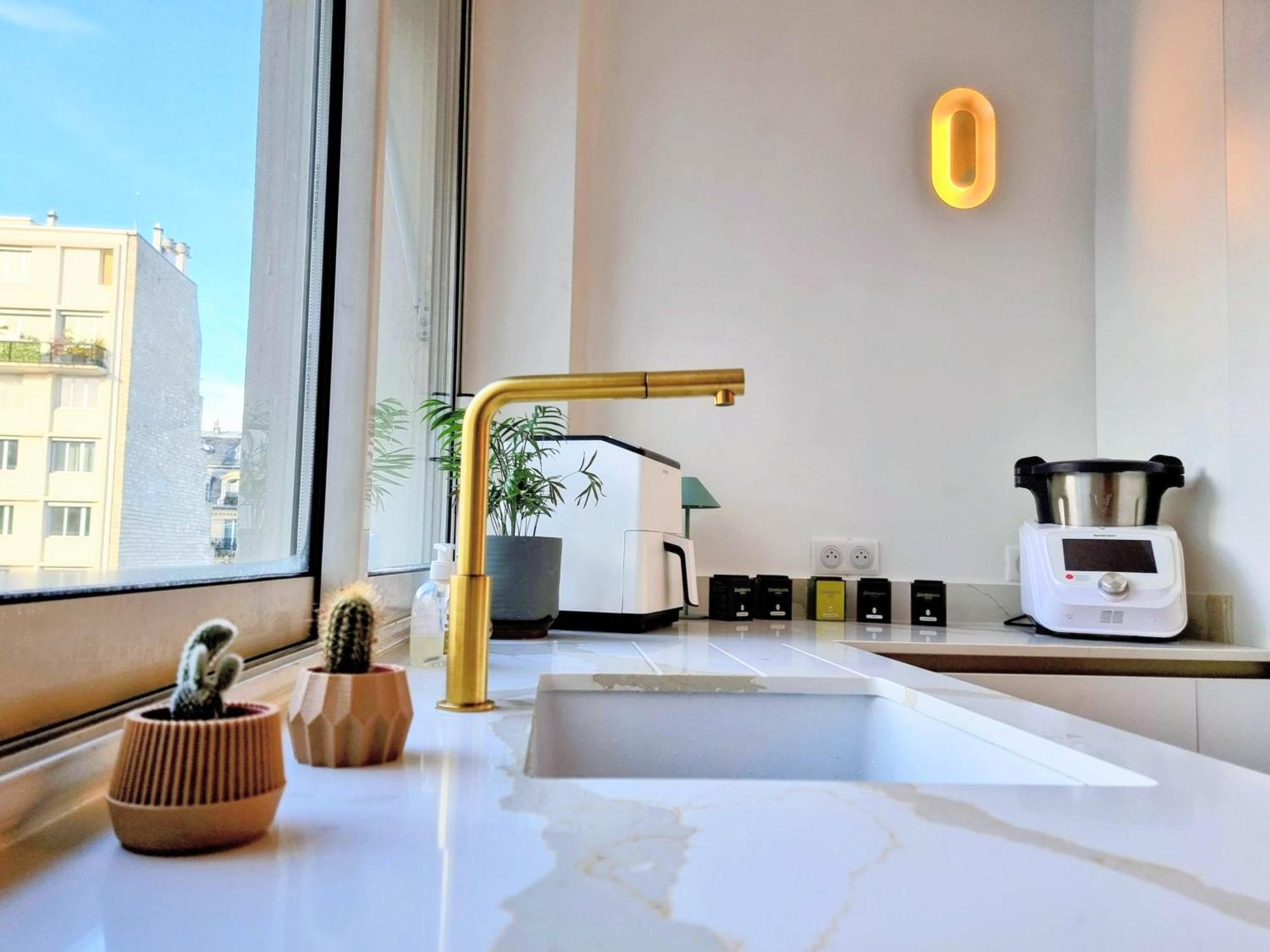 Luxury Flat With Balcony Near Arc De Triomphe *