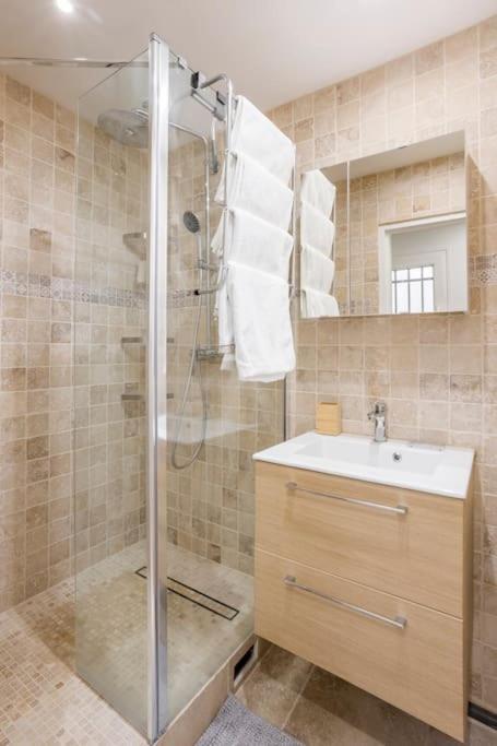 Appartement D Charm Distinctif Sejour Elegant Dans Le Marais Branche *
