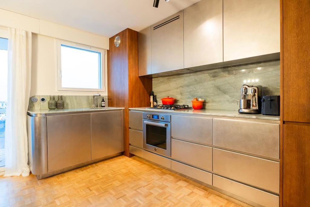 Montmartre Penthouse With Stunning Sacre-coeur View Apartment