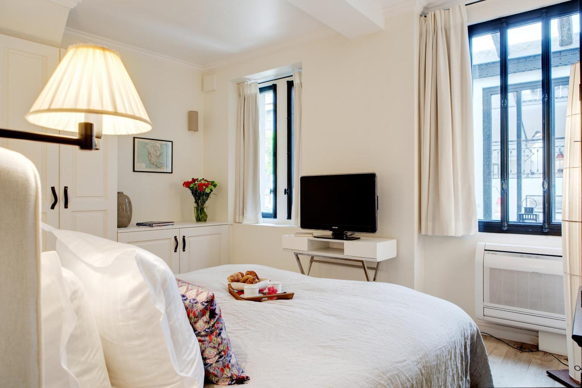 House Apartment *