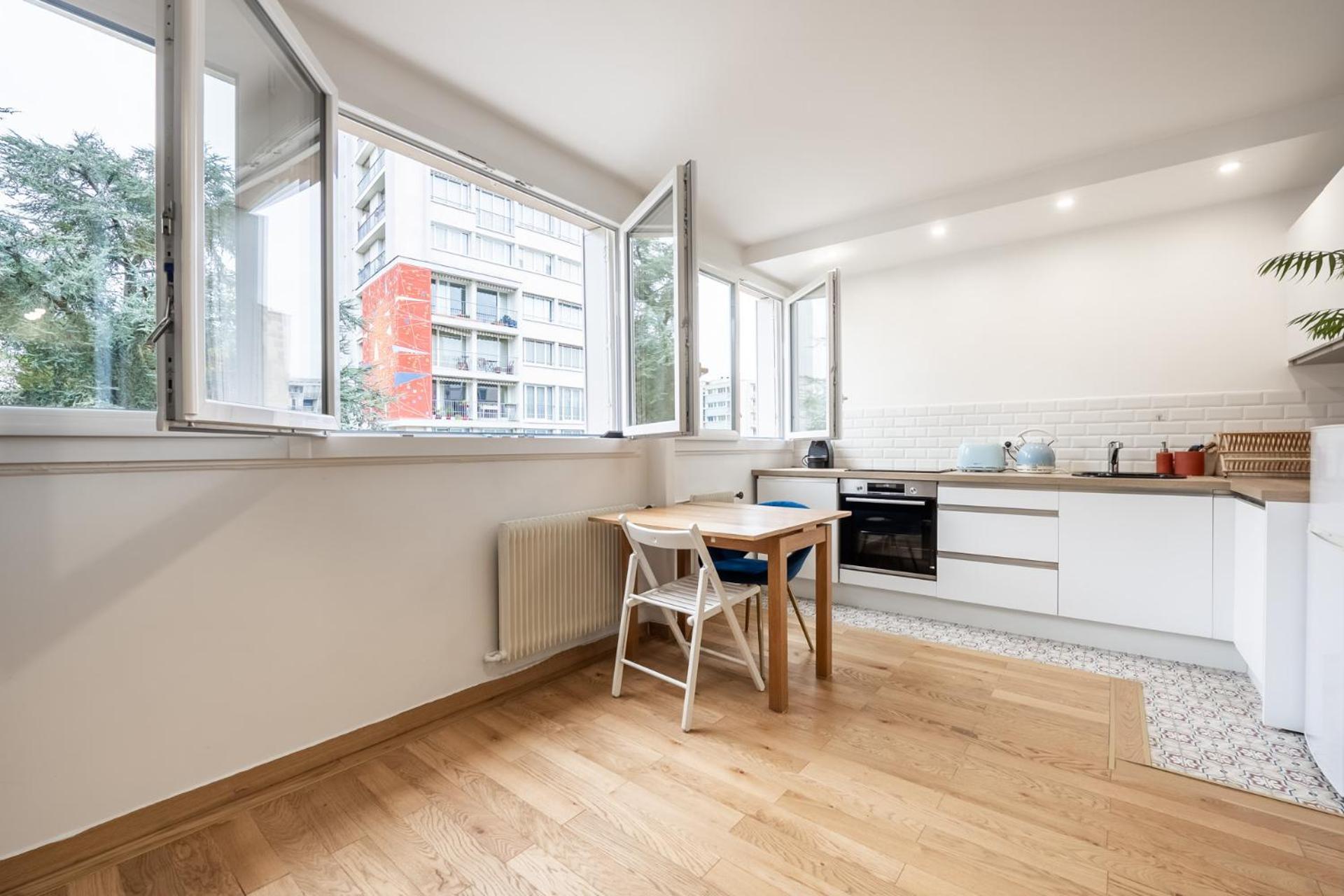 Apartment Charming Parisian Away From In The Heart Of *