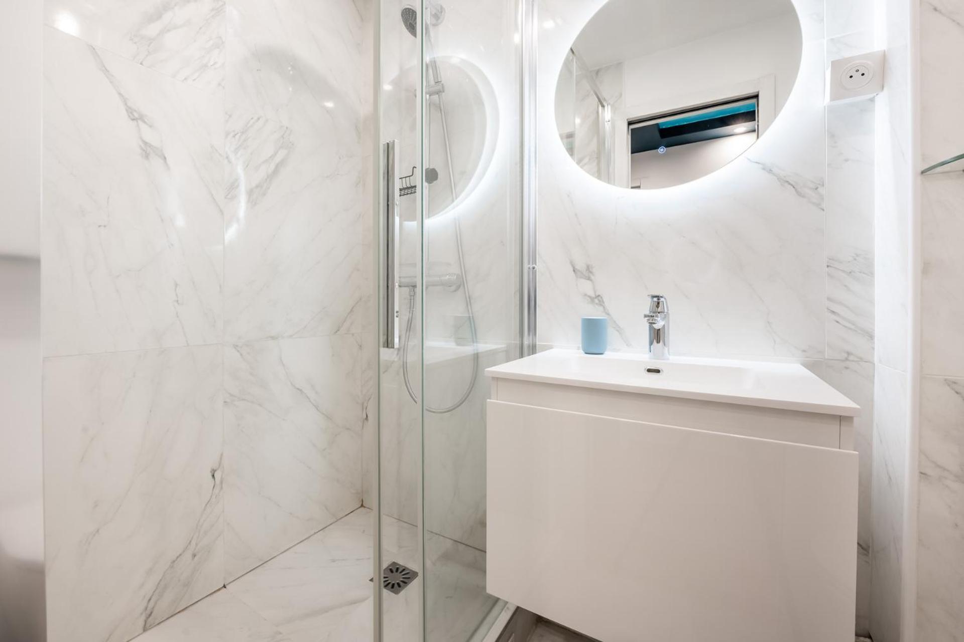 Charming Parisian Away From In The Heart Of *