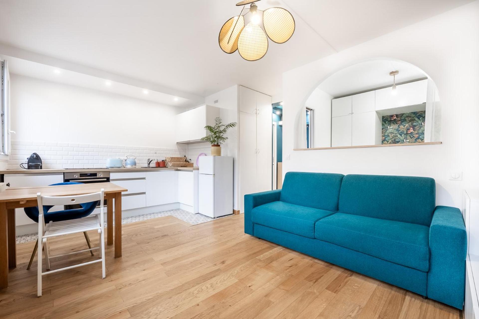Charming Parisian Away From In The Heart Of Paris