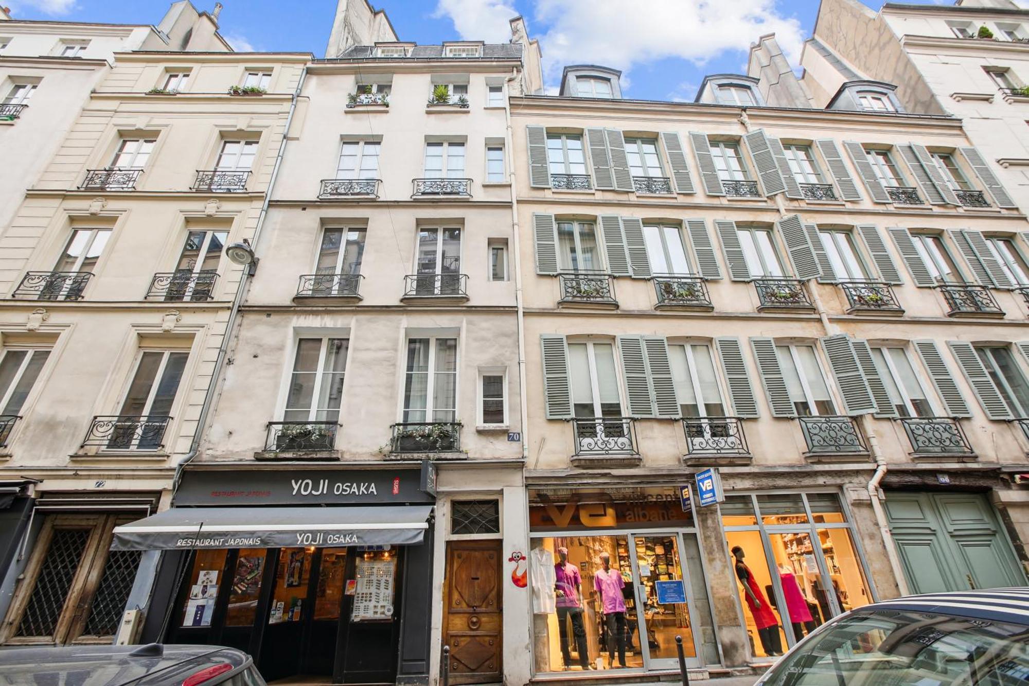 Lavie Maison : Ac & Center Of
