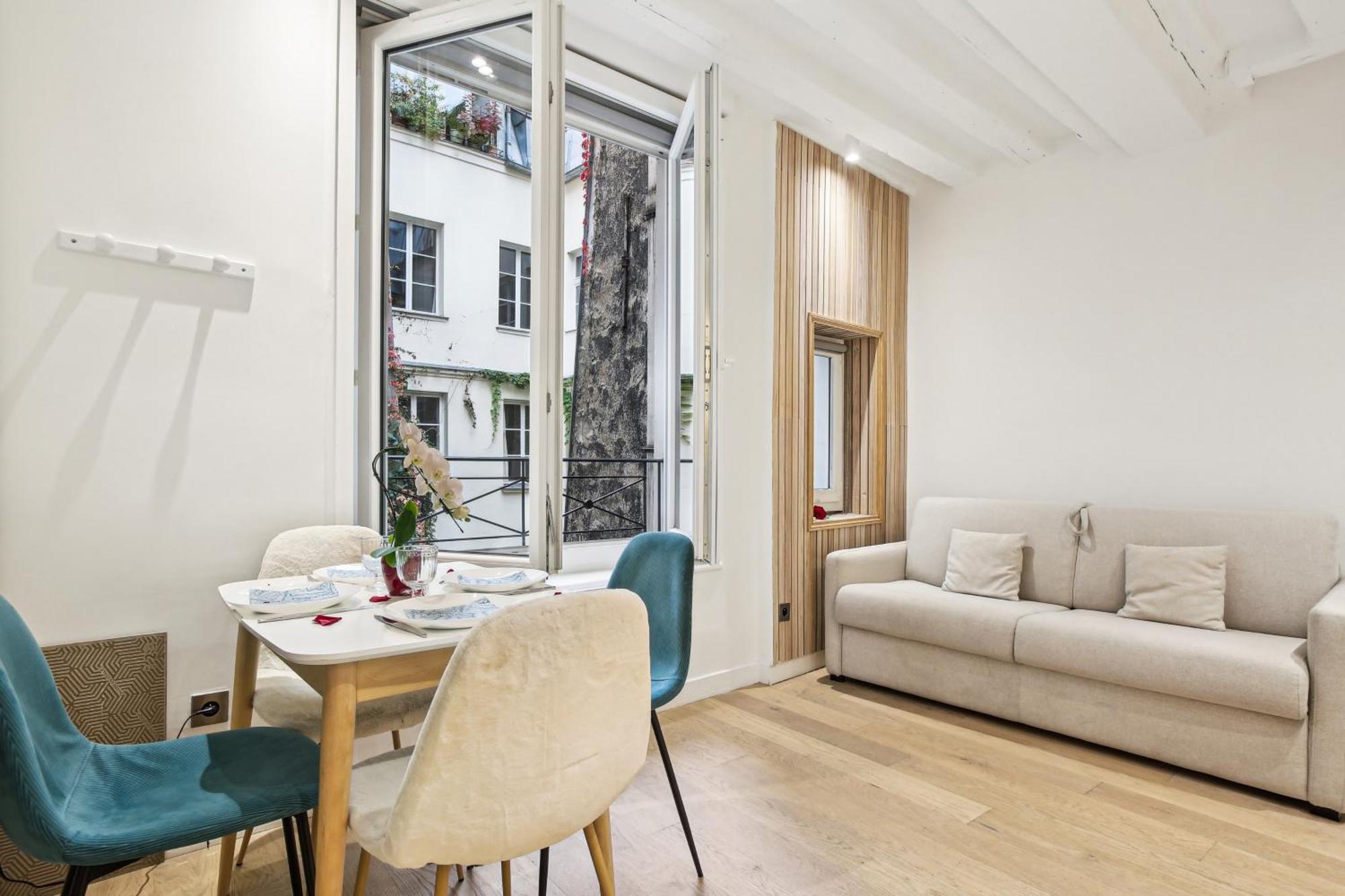 Lavie Maison : Ac & Center Of *