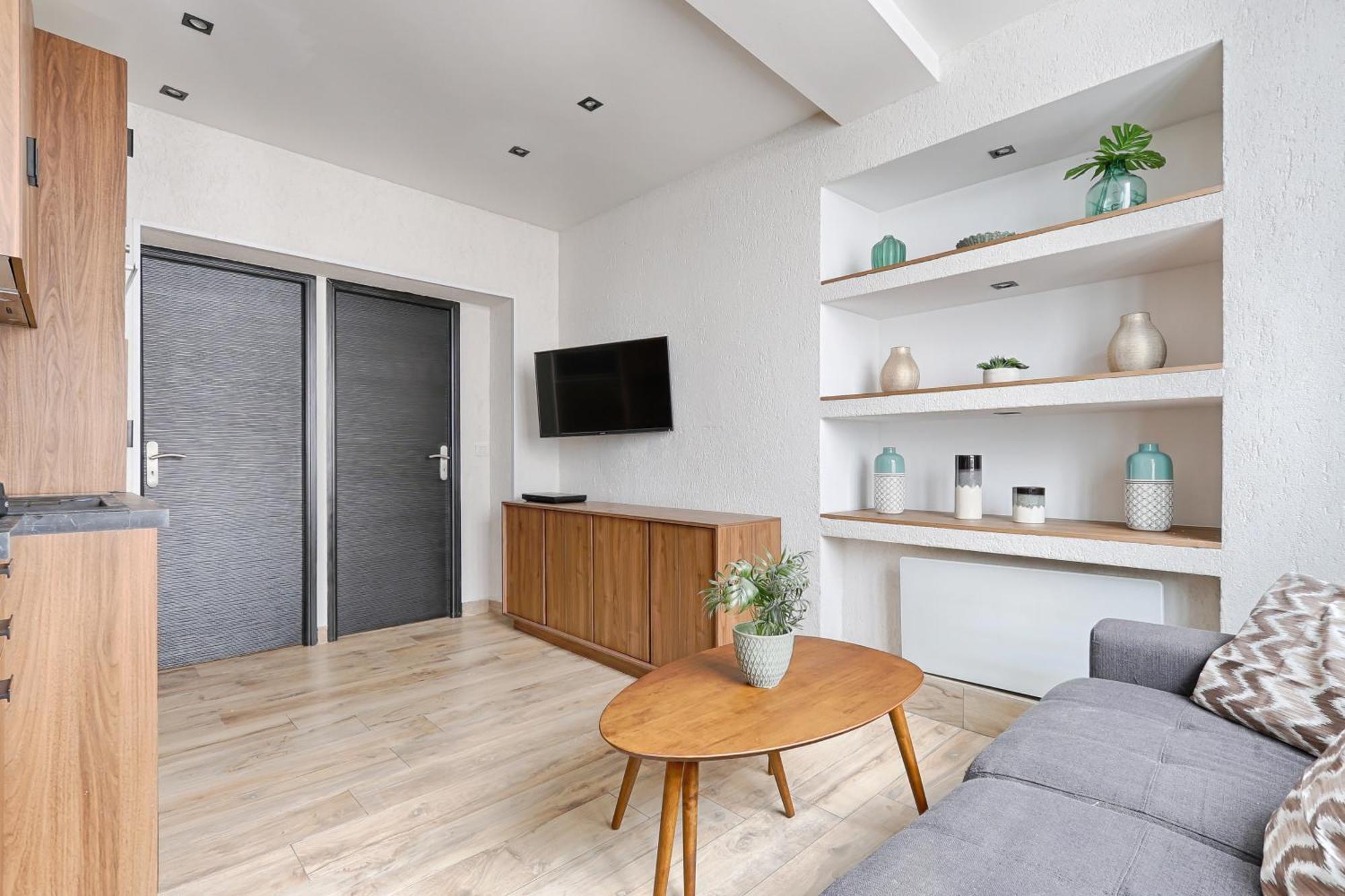 Apartment De Charme 2br Canal Saint Martin Paris
