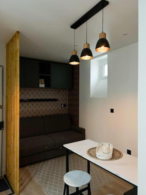 Moderne - Canal St Martin Apartment *