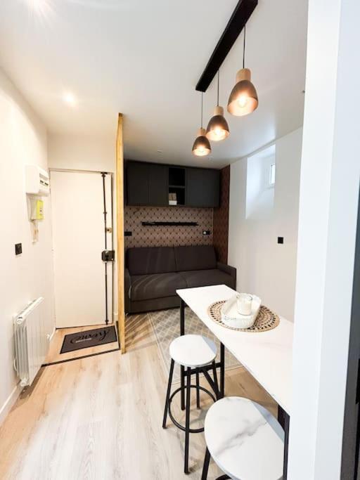 Moderne - Canal St Martin Paris