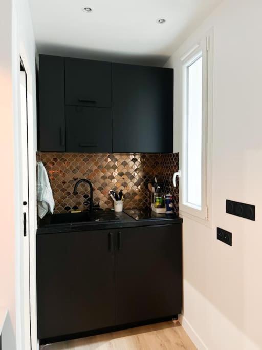 Moderne - Canal St Martin Apartment Paris
