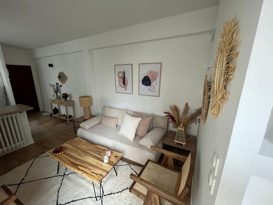 Cozy Modern - * Paris