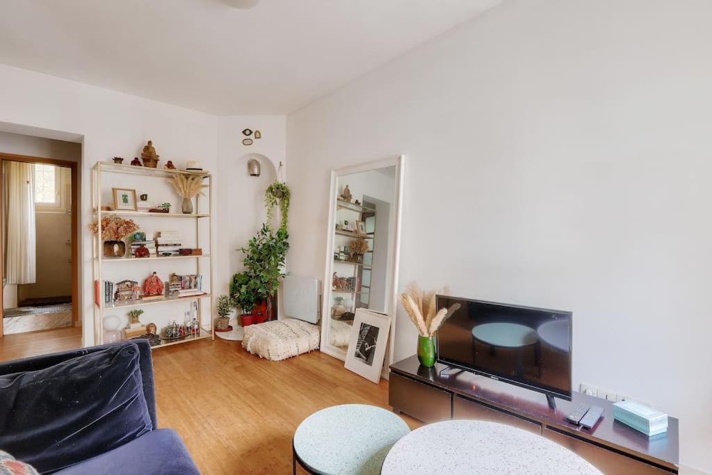 Lovely 1 Bedroom Flat Near Colonel Fabien Metro Station Apartment *