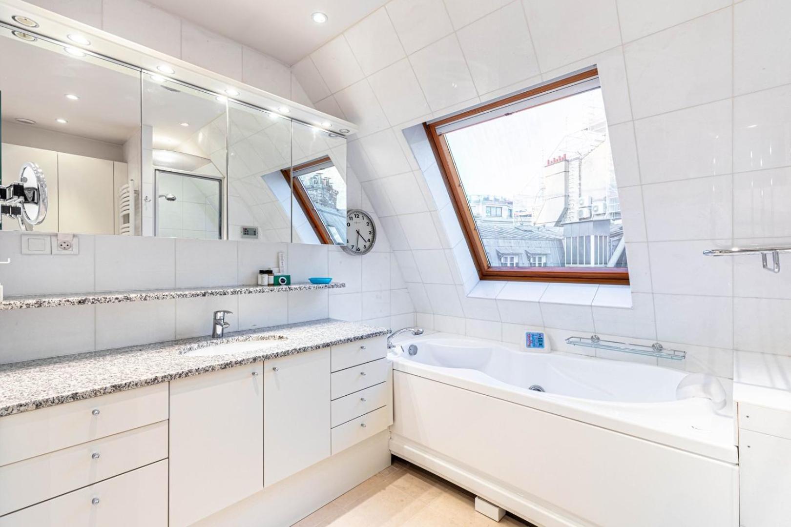 Guestready - Spacious Comfort In The 8th Apartment