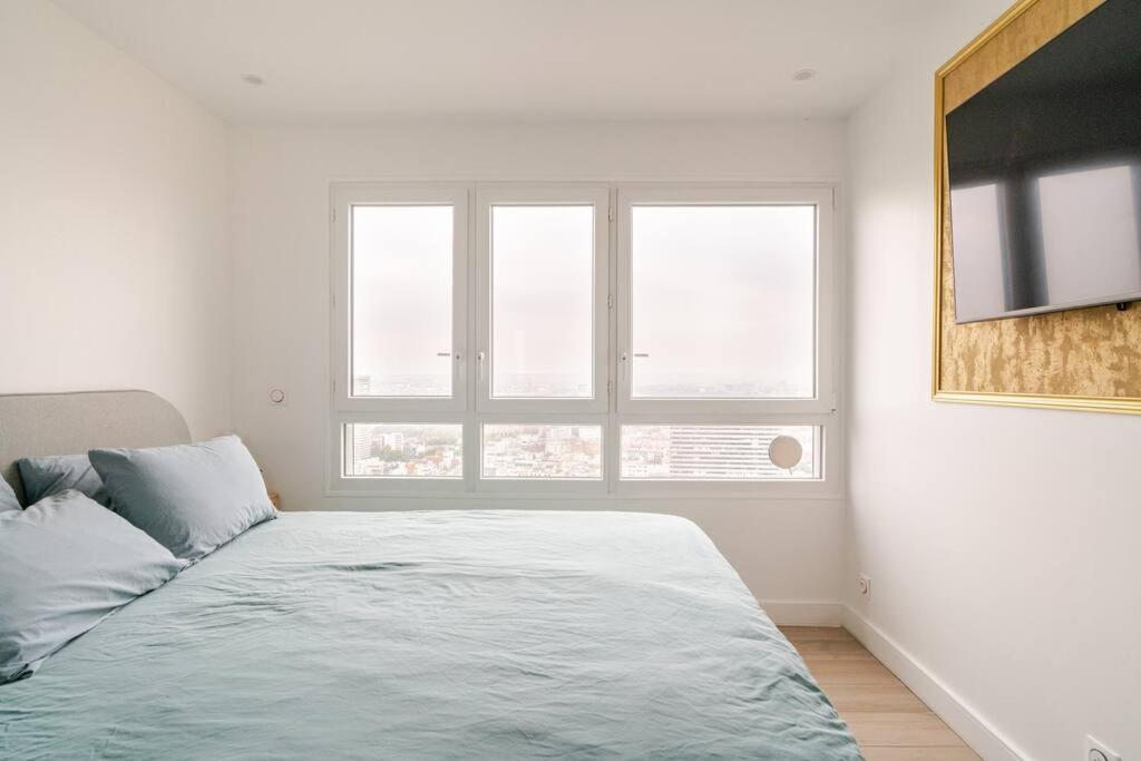 With Amazing View Of With Private Parking * Paris