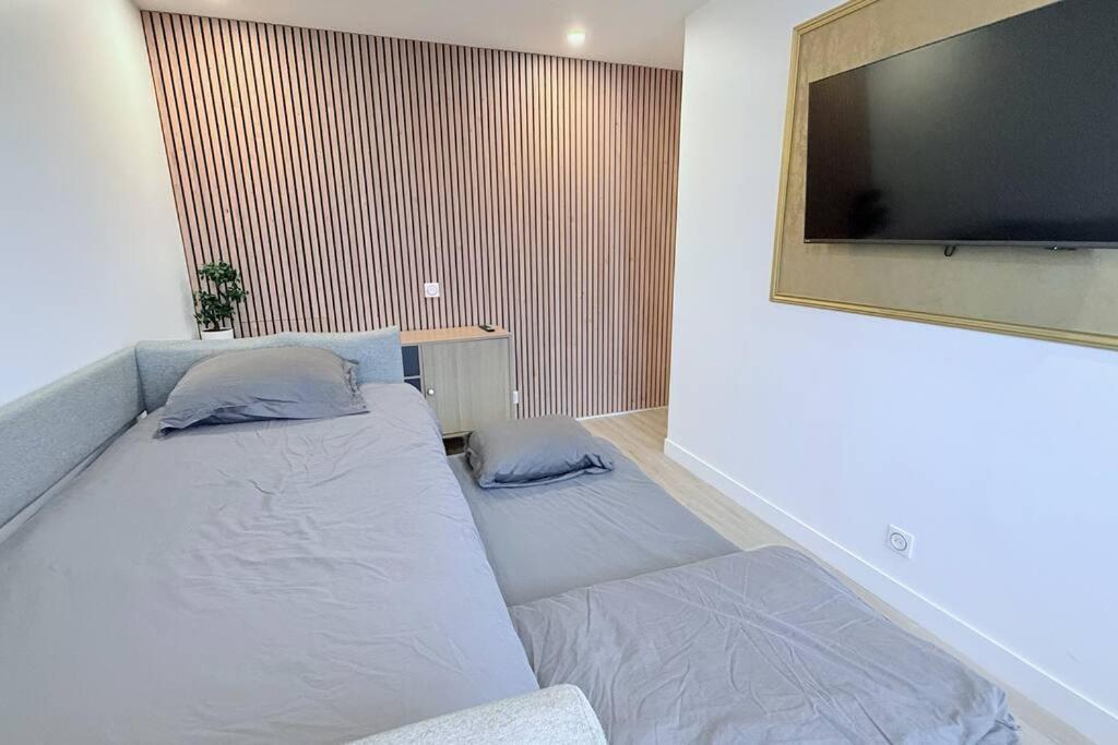 Apartment With Amazing View Of With Private Parking *