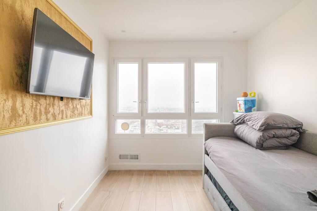 Apartment With Amazing View Of With Private Parking *