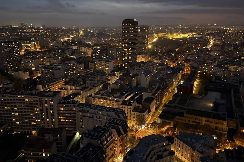 With Amazing View Of With Private Parking Apartment Paris