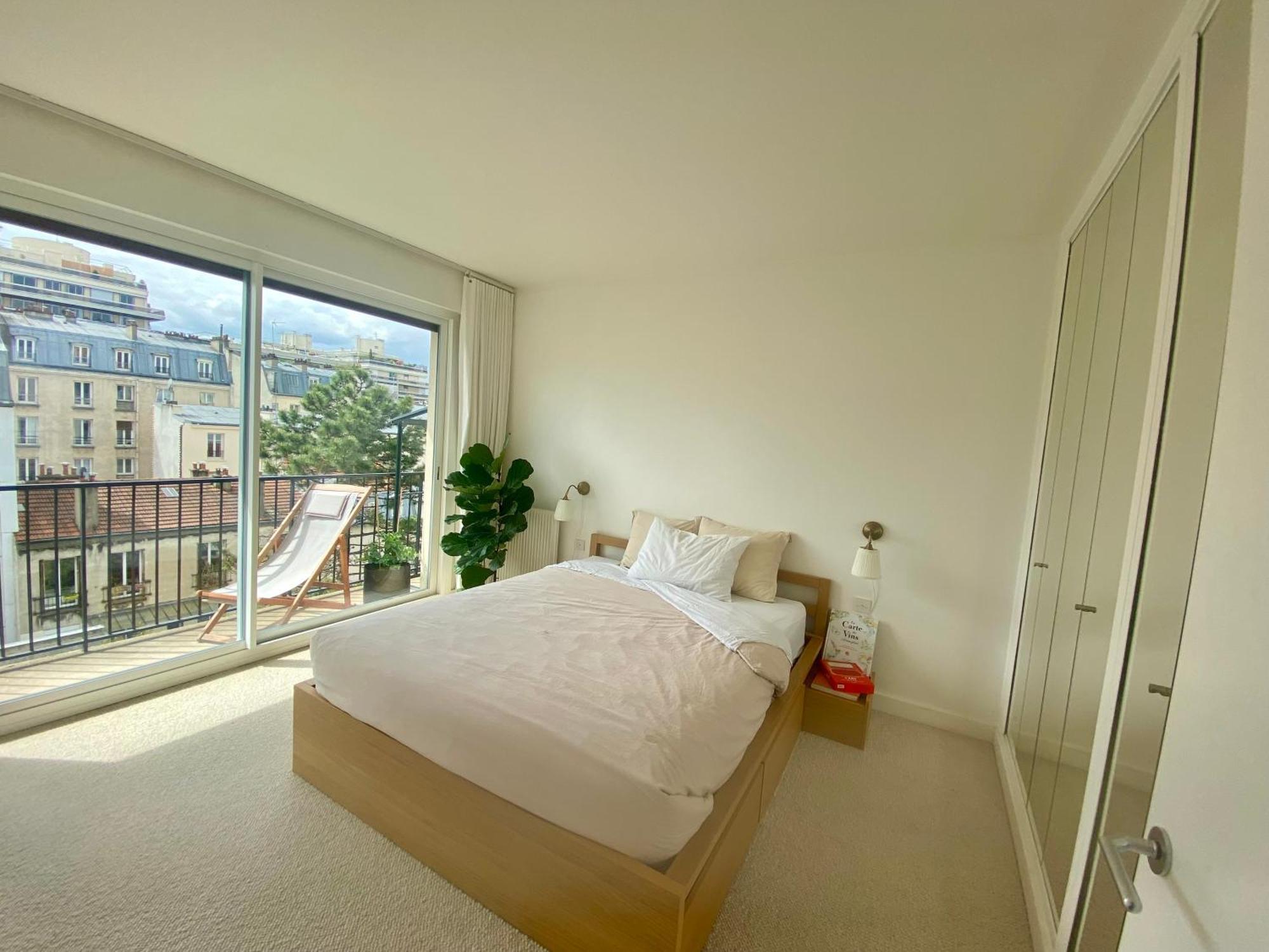 Moderne, Vue Sur Les Toits Et Plein Sud
