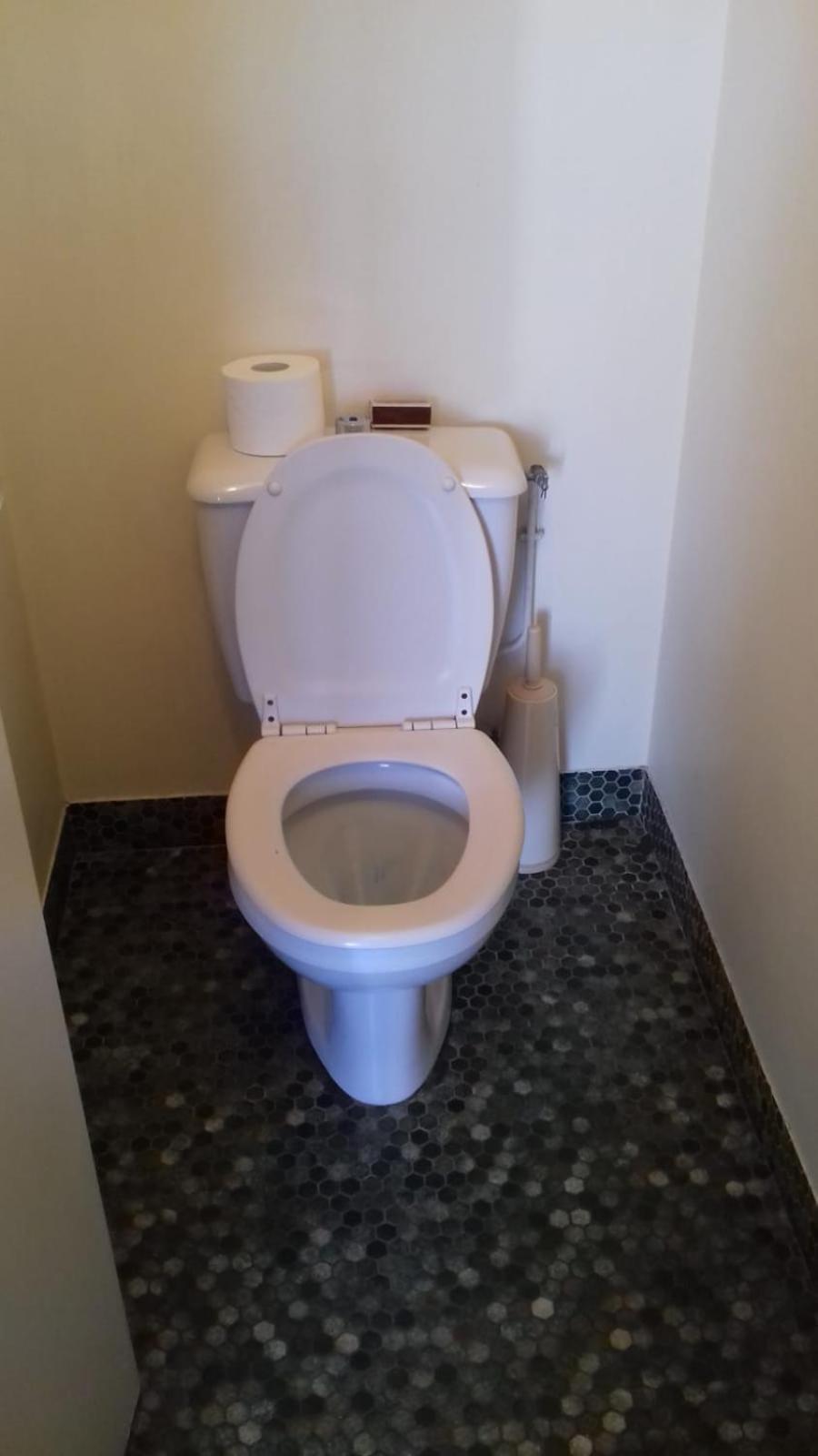 Quiet Bedroom, Comfy King Size Bed, Shared Bathroom, Center Paris