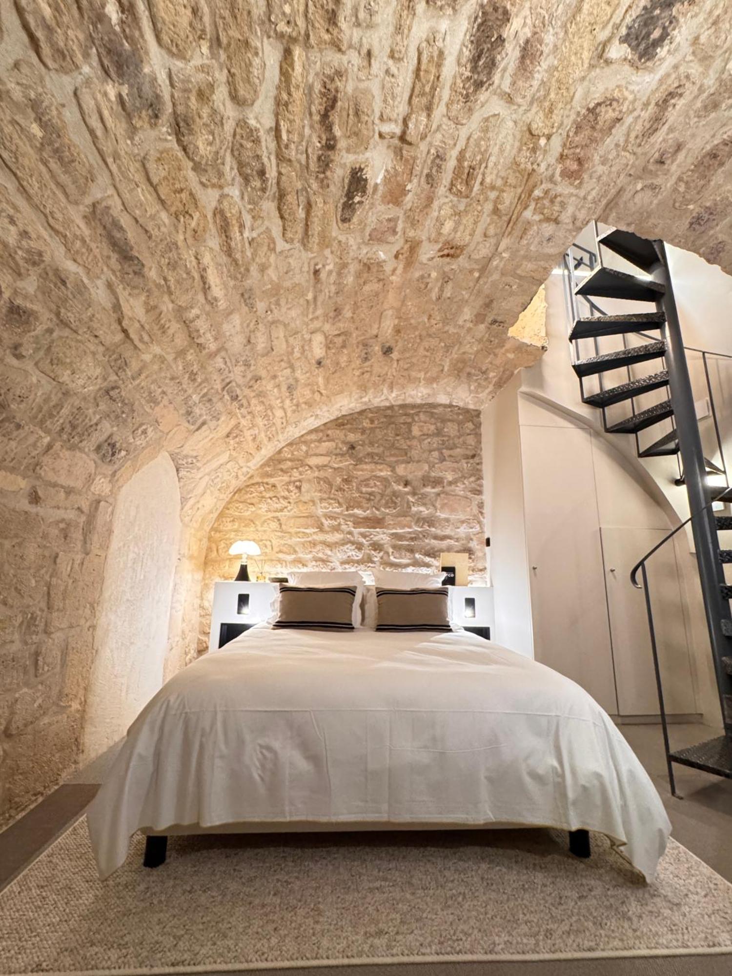 Luxury 2br In Charming Courtyard Le Marais Apartment