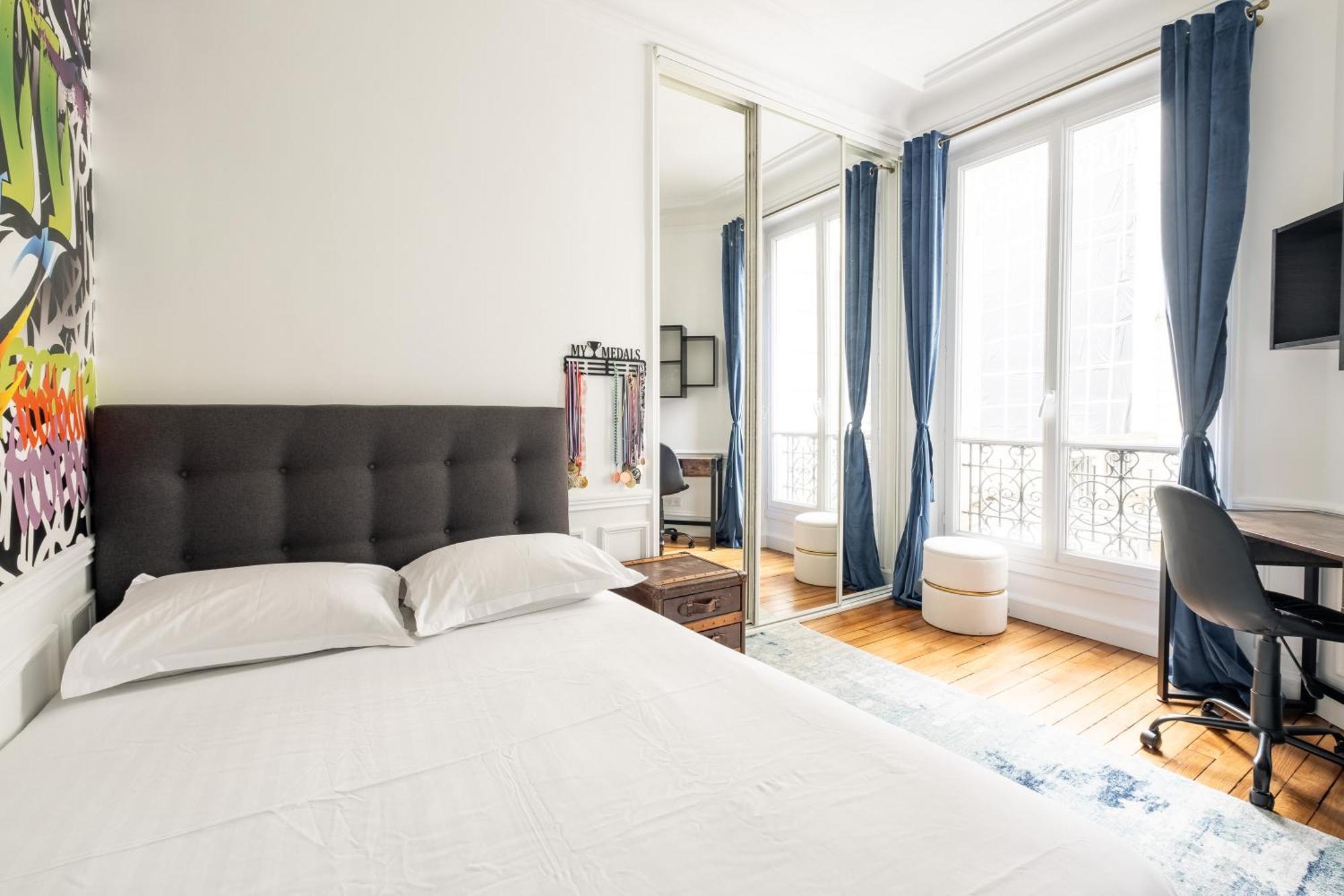 Veeve - Timeless Majesty Paris
