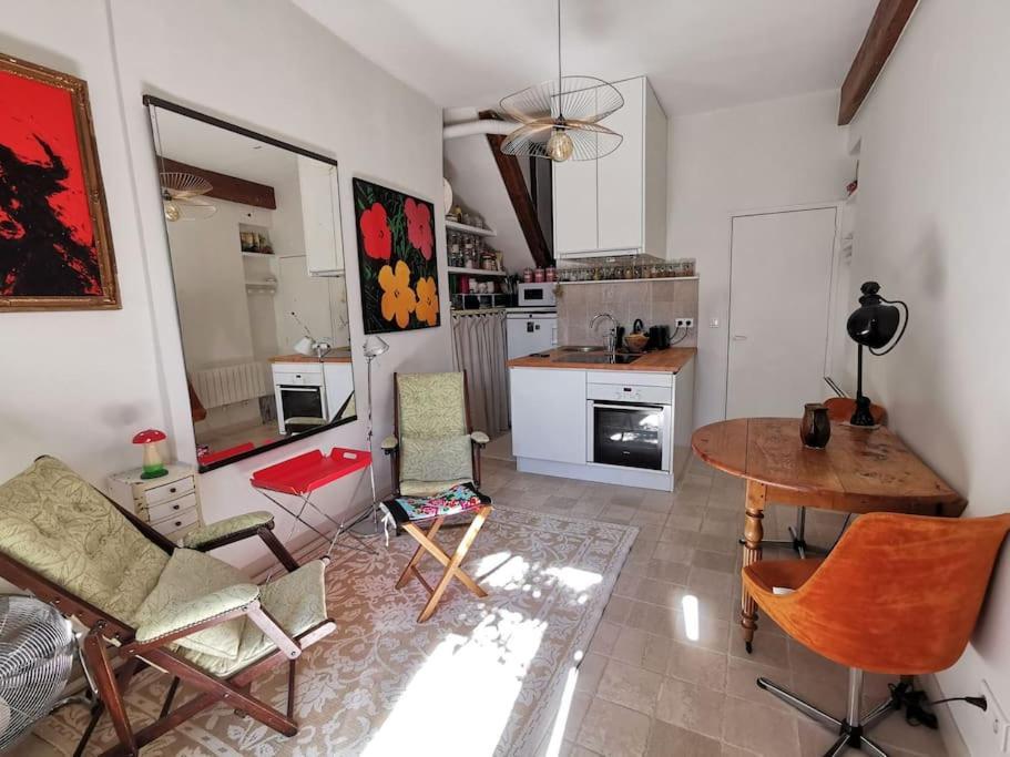 Joli Cocon Avec Terrasse Dans Le Marais Apartment *