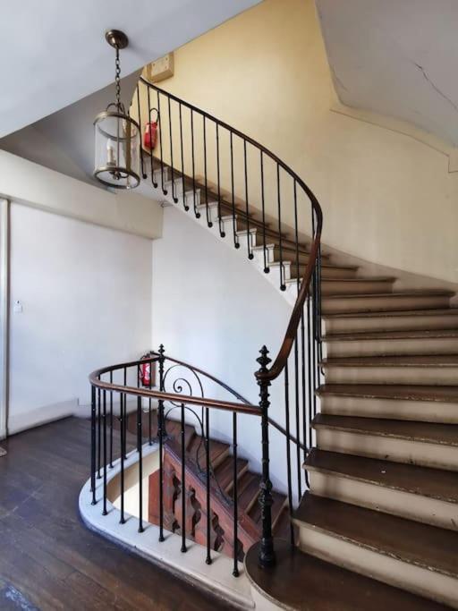Apartment Joli Cocon Avec Terrasse Dans Le Marais Paris