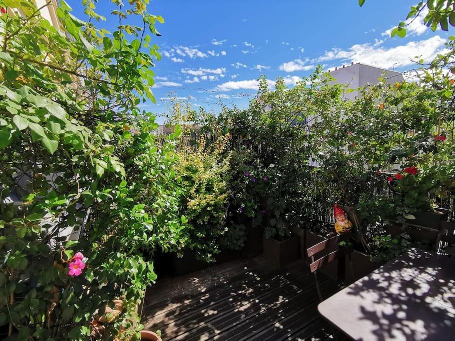 Apartment Joli Cocon Avec Terrasse Dans Le Marais