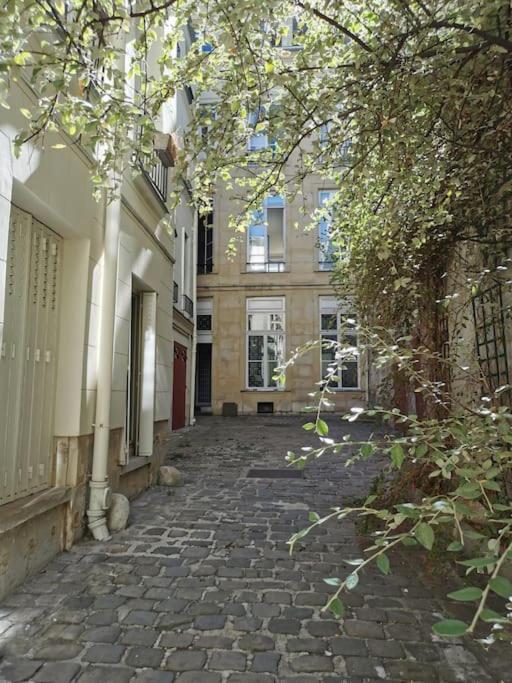 Apartment Joli Cocon Avec Terrasse Dans Le Marais *
