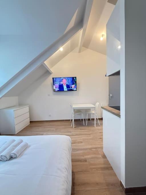 Apartment In The 16th *
